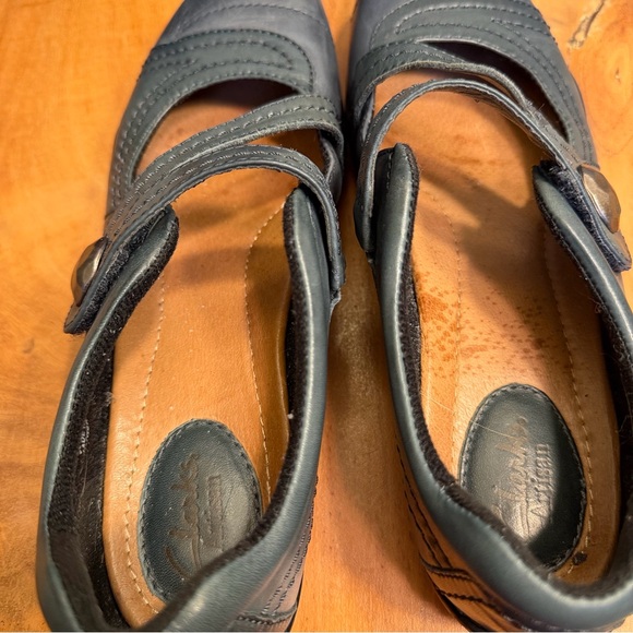 Clarks Artisan Kessa Agnes Leather Velcro Mary Jane Flats Size 7 (EUC) - Picture 8 of 15